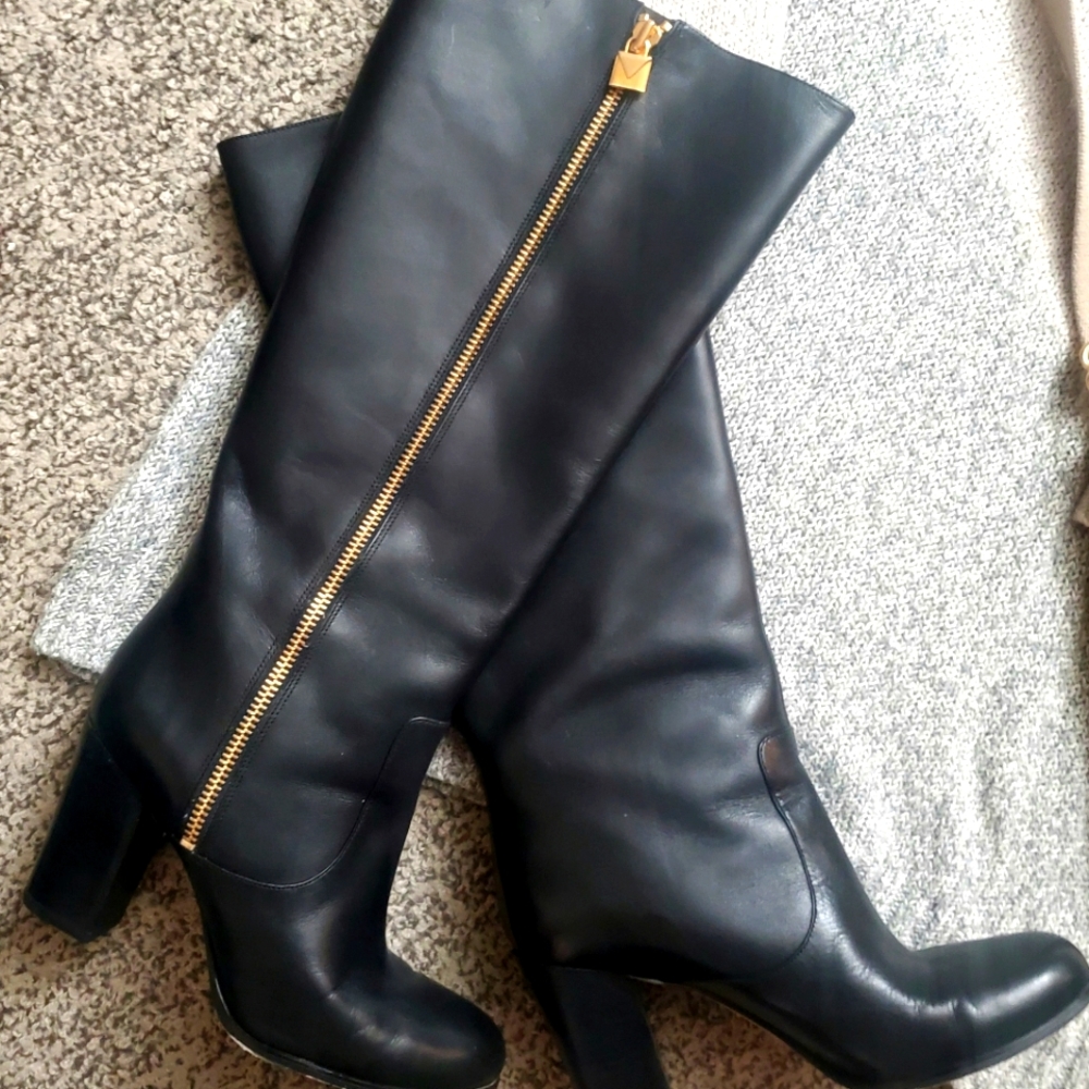 Michael Kors Black Leather Boots in Box. EXCELLENT CONDITION